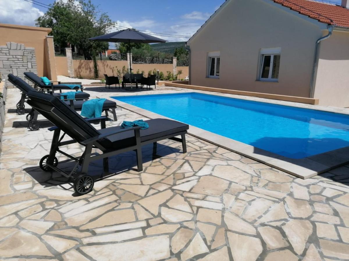 Villa Mir Pridraga Buitenkant foto
