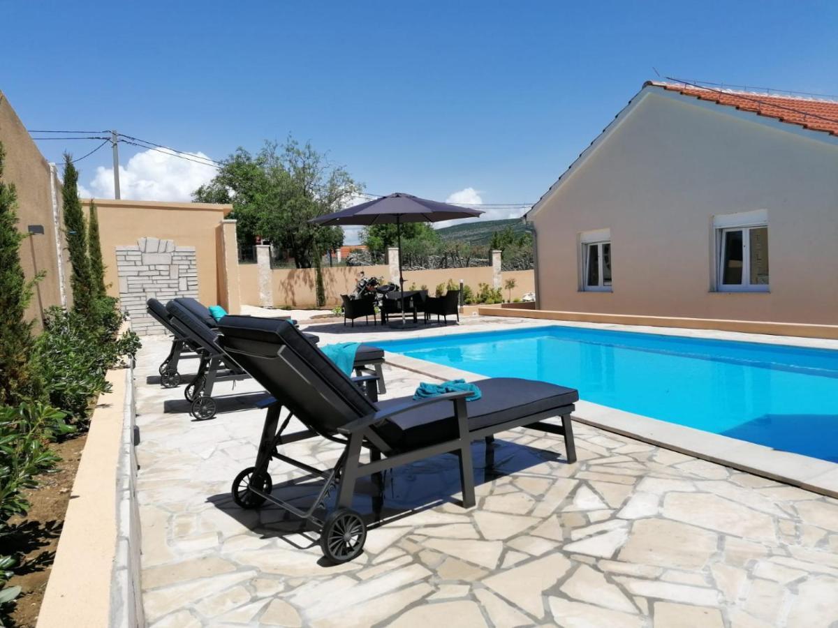 Villa Mir Pridraga Buitenkant foto