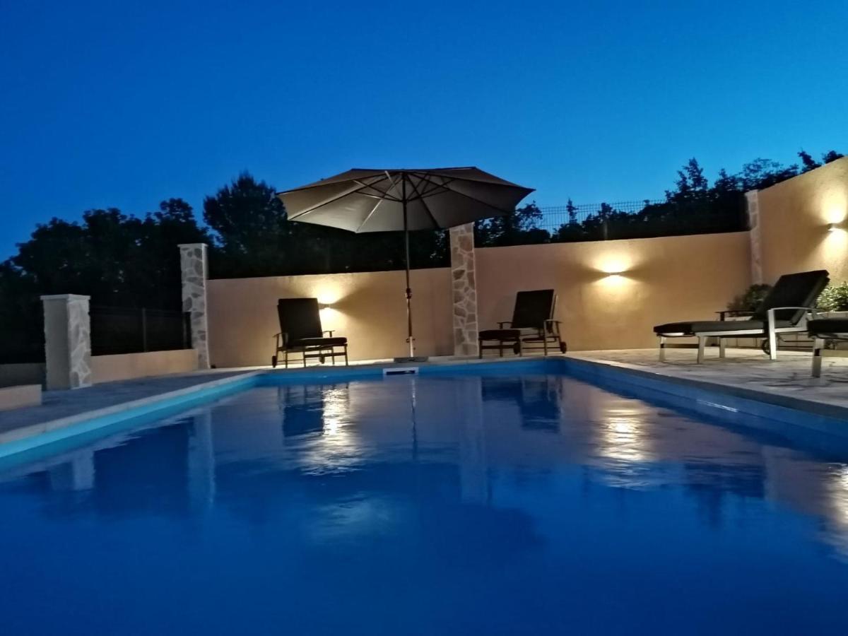 Villa Mir Pridraga Buitenkant foto