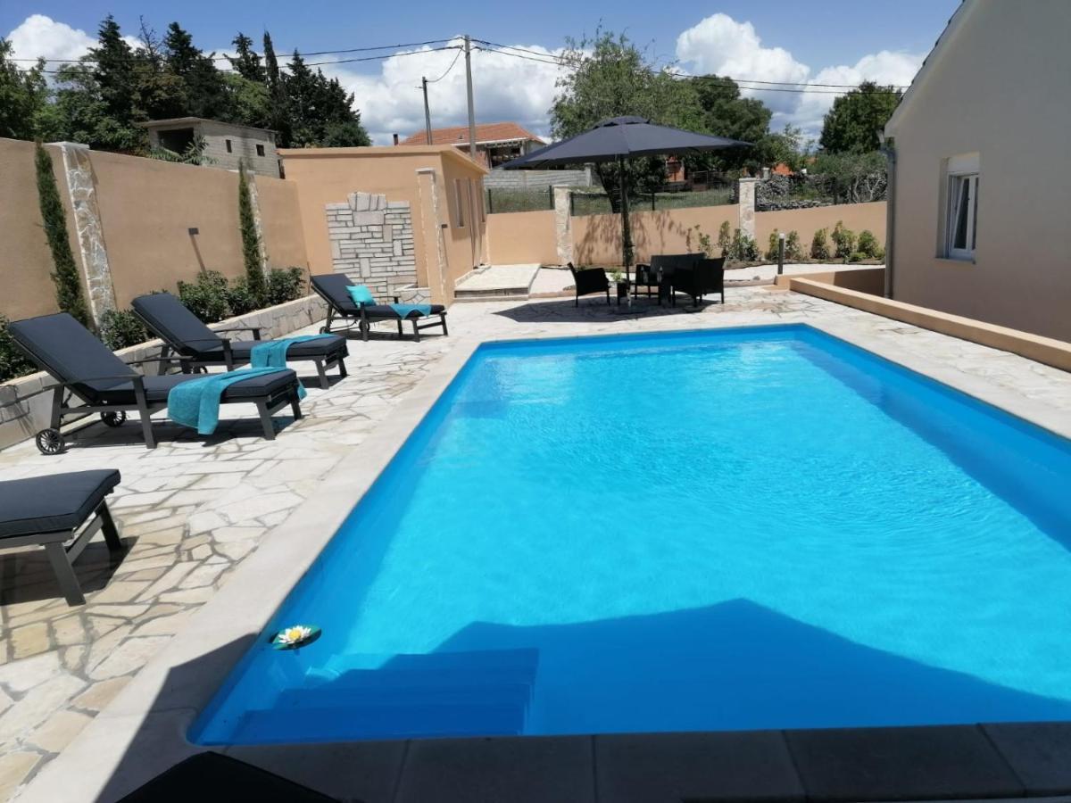 Villa Mir Pridraga Buitenkant foto